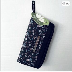 Last one.. Ditsy Daisy Wallet.